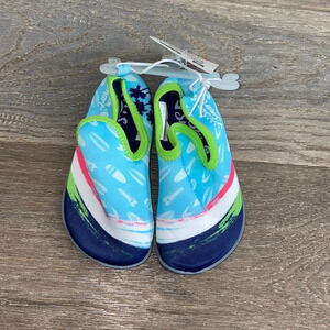 Hi-top water shoes​